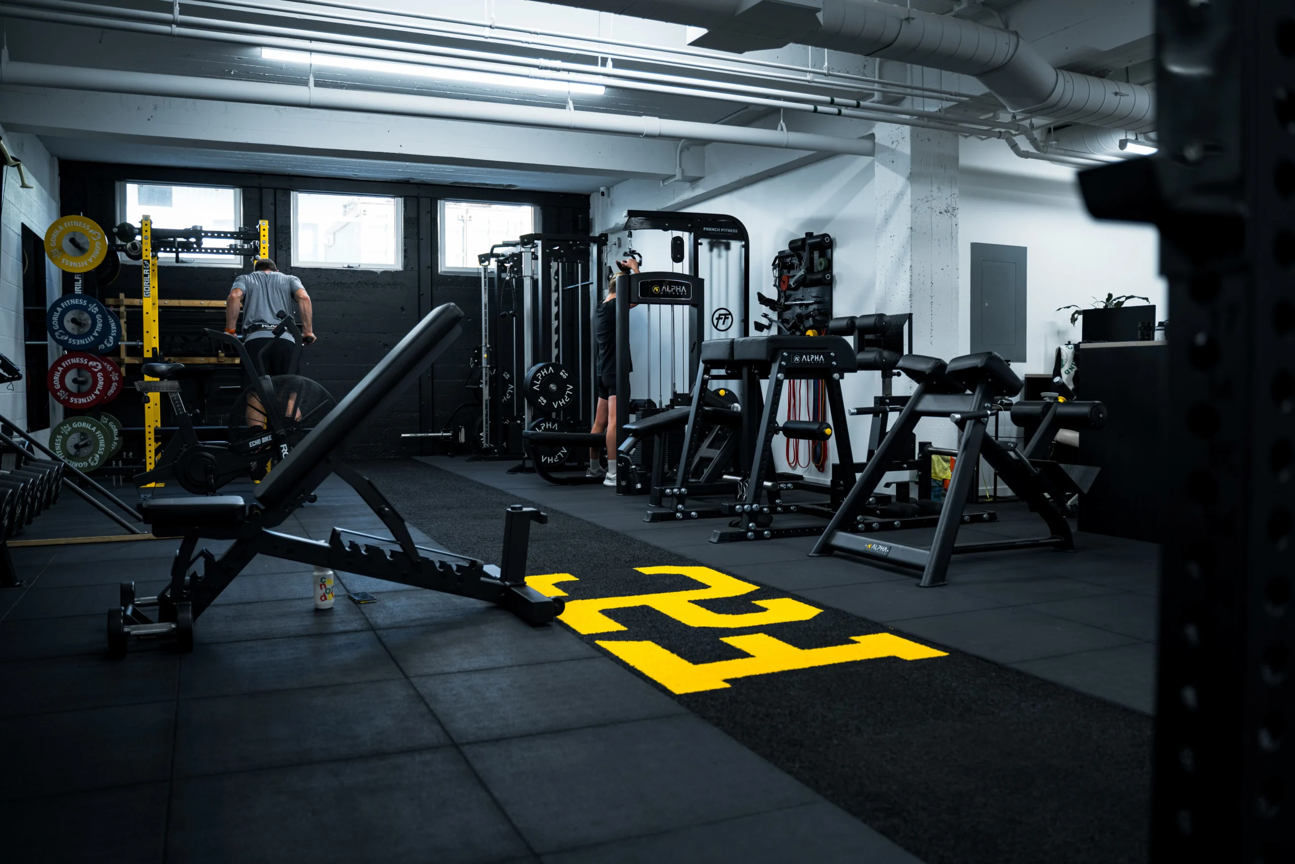 Plancher de gym en caoutchouc installé par Gym Design