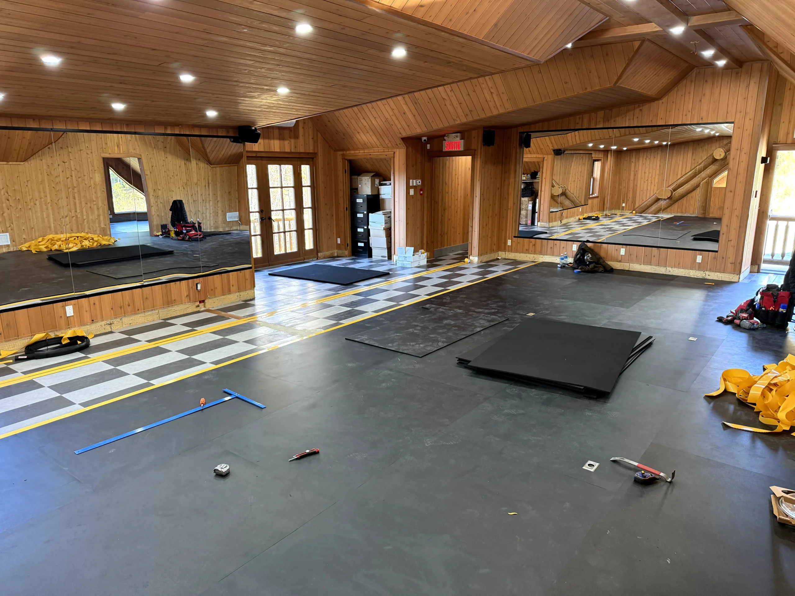 Plancher de gym résidentiel en caoutchouc